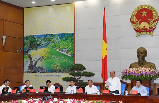 Thủ tướng Chính phủ Nguyễn Xuân Phúc chỉ rõ: “Quy định về điều kiện đầu tư kinh doanh phải rõ ràng” Ảnh: Đức Hiếu