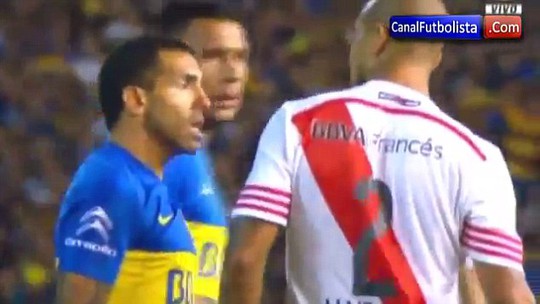 Carlos Tevez không thể giúp Boca Juniors chiến thắng khi trận đấu quá nhiều bạo lực