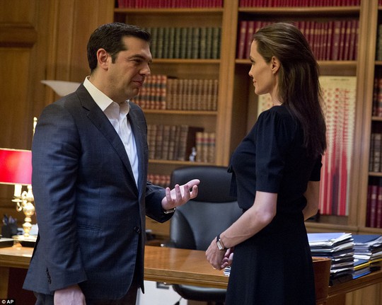 Angelina Jolie gặp Thủ tướng Hy Lạp Alexis Tsipras