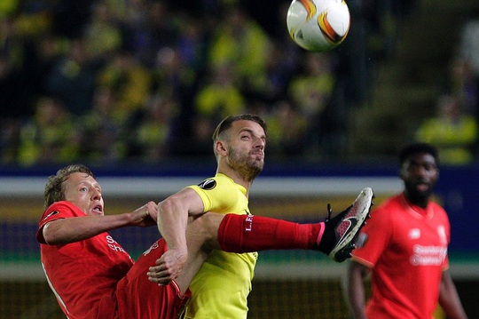 Cựu tiền đạo Tottenham Soldado bị khóa chặt