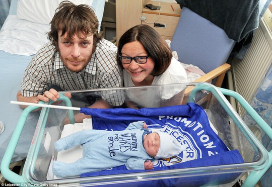 Đức bé của vợ chồng CĐV có tên lót trùng với họ HLV Claudio Raneiri nhằm kỷ niệm ngày Leicester vô địch