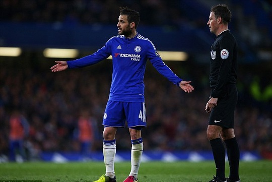 Fabregas cũng đối mặt với án phạt