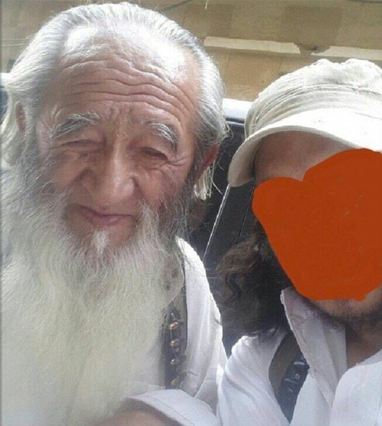
Ông già gân 81 tuổi của tổ chức khủng bố IS, Muhammed Amin. Ảnh: Daily Mail

