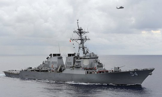 
Tàu khu trục Mỹ USS Curtis Wilbur tuần tra ở vùng biển Philippines. Ảnh: Reuters
