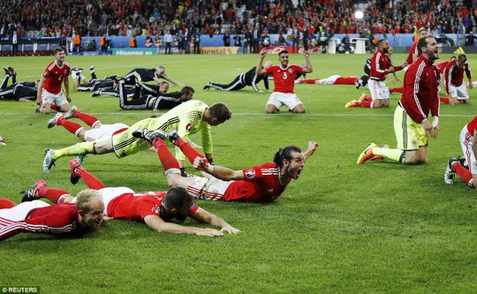 Clip - ảnh Xứ Wales ăn mừng kỳ tích Euro
