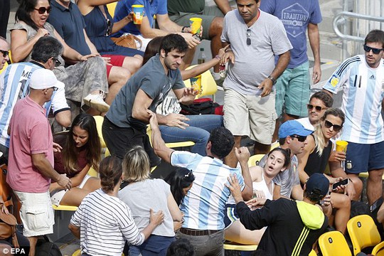 CĐV Brazil và Argentina nện nhau tơi bời khi xem quần vợt Olympic