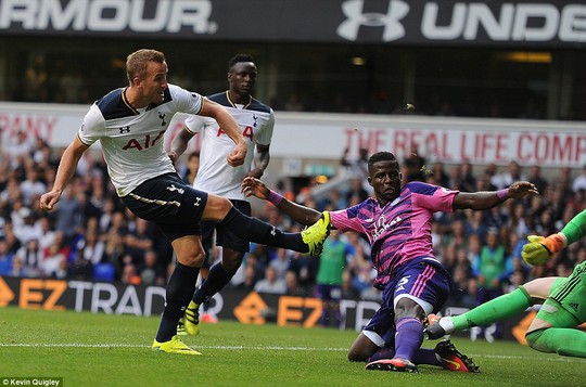 Tottenham trả giá cho 3 điểm bằng chấn thương của Kane