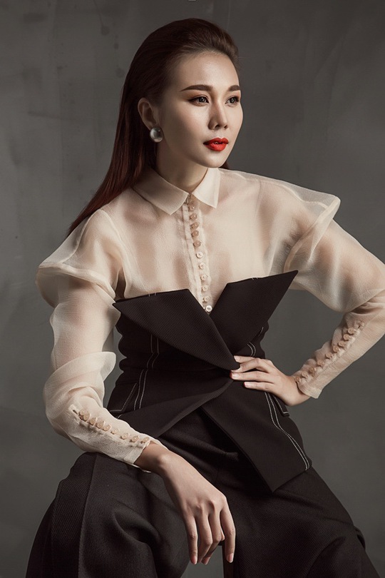 Cô tham gia công tác đào tạo nhân lực thời trang Việt