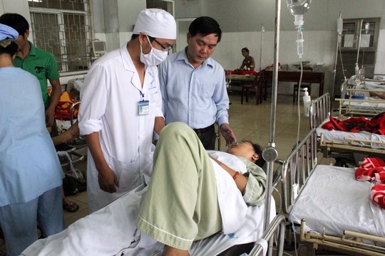 Đến sáng 1-2, vẫn còn rất nhiều trường hợp đang điều trị tại Bệnh viện đa khoa Quảng Ngãi.