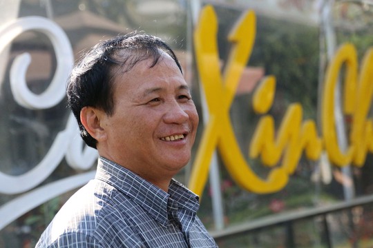 Ông Nguyễn Văn Tấn, chủ quán Xin Chào, vui mừng khi nghe tin vụ án được điều tra lại Ảnh: LÊ PHONG