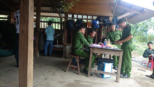 Lực lượng chức năng kiểm tra vụ việc phá rừng tại Tiểu khu 390 xã Lộc Bắc, huyện Bảo Lâm, tỉnh Lâm Đồng