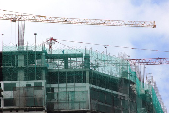 
Dự án Mường Thanh Khánh Hòa đang xây dựng tầng thứ 42 bất chấp lệnh cấm Ảnh: KỲ NAM
