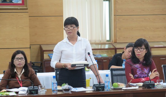 
Cô Nguyễn Thị Hồng Chương, Hiệu trưởng Trường THPT Tân Túc (huyện Bình Chánh), phát biểu tại buổi làm việc

