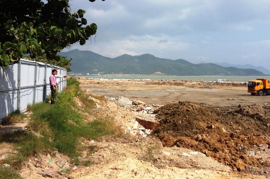 Dự án Nha Trang Sao cơ bản đã hoàn tất san lấp mặt bằng, trong đó có 2,3 ha lấp biển trái phép Ảnh: KỲ NAM