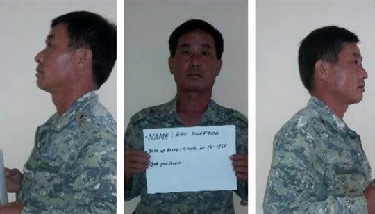 
Một trong những công dân Trung Quốc bị bắt giữ tại căn cứ Halim Perdanakusuma. Ảnh: Tempo
