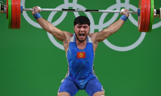 Lực sĩ Izzat Artykov của Kyrgyzstan bị tước HCĐ vì sử dụng doping