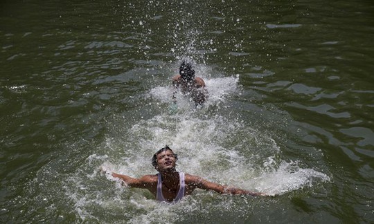 
Ấn Độ đang trải qua đợt nắng nóng khủng khiếp. Ảnh: AP
