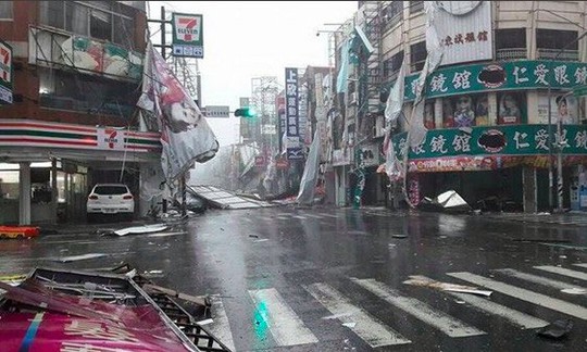 
Cơn bão tàn phá TP Đài Đông. Ảnh: Instagram

 
