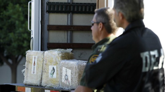 Cảnh sát Mỹ-Mexico hợp tác chống bọn buôn ma túy. Ảnh: Reuters