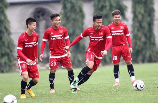 Đội hình tuyển Việt Nam dưới thời HLV Hữu Thắng có rất nhiều cầu thủ trẻ Ảnh: Hải Anh