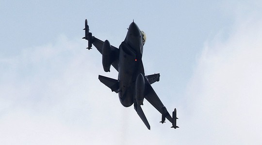 
Chiến đấu cơ F-16 hết nhiên liệu khi đang làm nhiệm vụ truy sát ông Erdogan. Ảnh: Reuters
