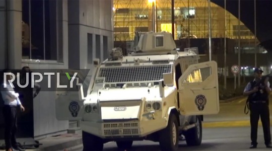 
An ninh được tăng cường tại sân bay Diyarbakir sau vụ tấn công rốc két. Ảnh: RT
