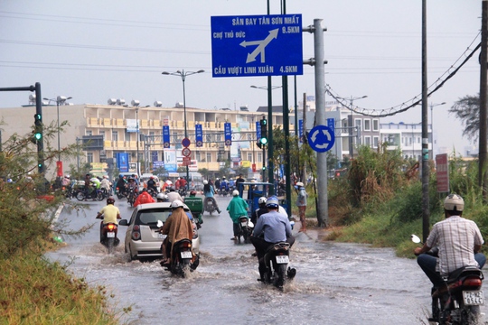 
Theo người dân địa phương, tuyến đường Linh Đông hễ có mưa là ngập
