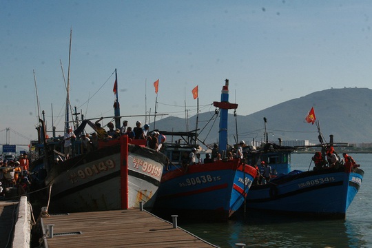 
Nhiều ngư dân sẵn sàng ra sông tìm kiếm nạn nhân
