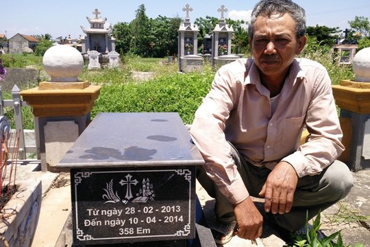 
Một ngôi mộ chôn hơn 350 thai nhi được ông trọng gom từ tháng 2/2013 đến 4/2014
