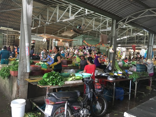 Các tiểu thương chợ Phước Thắng không muốn chuyển qua chợ mới vì kinh doanh không hiệu quả