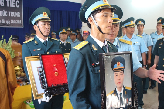 
Chủ tịch nước truy tặng Huân chương Bảo vệ tổ quốc hạng nhất cho Phạm Đức Trung
