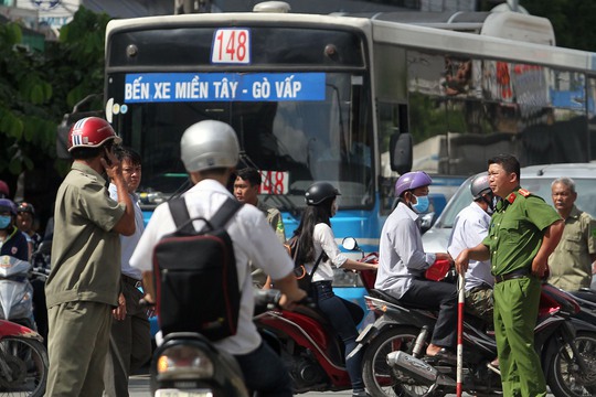 
Lực lượng chức năng phải làm việc trong tình trạng căng thẳng, mệt mỏi
