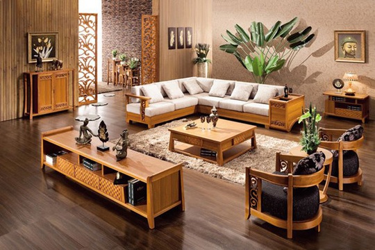 
Không gian phòng khách với thiết kế ghế sofa gỗ hình chữ L giúp cung cấp chỗ ngồi cho nhiều gười, đặc biệt khi kết hợp với bàn nước kiểu thấp khiến không gian càng thêm phần hiện đại.
