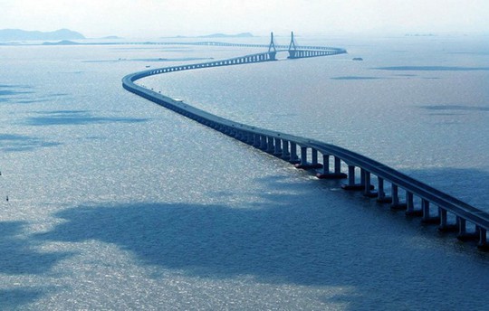 
Cầu bắc qua vịnh Hàng Châu ở Trung Quốc.

