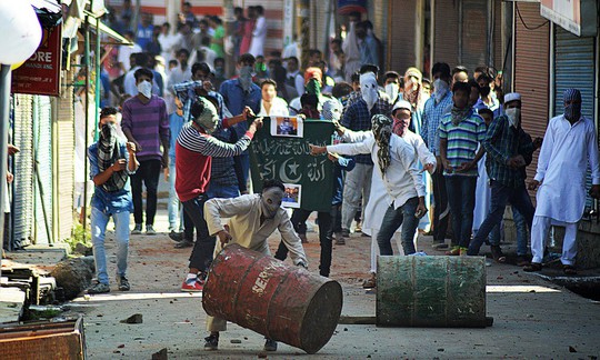 Ấn Độ cáo buộc Pakistan đứng đằng sau phong trào nổi dậy và chống đối ở vùng đất Kashmir Ảnh: DAWN