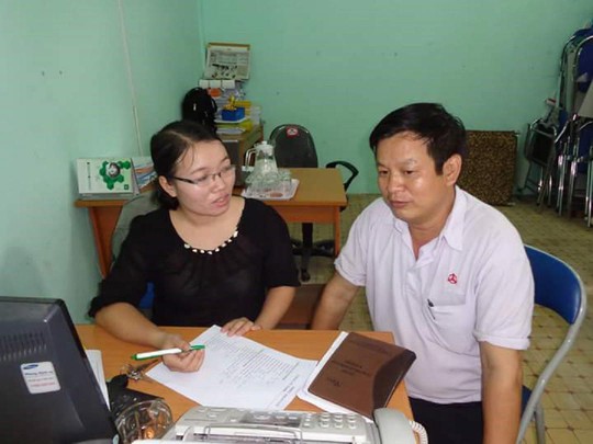 Chị Trần Thị Dung, Chủ tịch CĐ Công ty TNHH Kollan Việt Nam, trao đổi kinh nghiệm hoạt động CĐ với đồng nghiệp