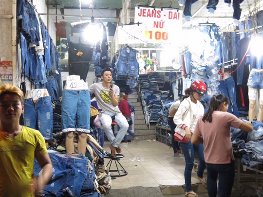 Chợ Hạnh Thông Tây (quận Gò Vấp, TP HCM) thường đông nghẹt về đêm