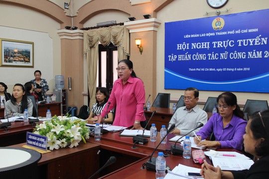 Bà Nguyễn Thị Bích Thủy, Phó Chủ tịch LĐLĐ TP HCM, phát biểu tại hội nghị