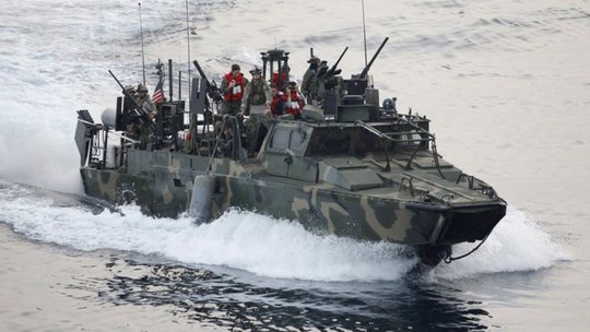 Mẫu tàu hải quân Mỹ bị Iran bắt giữ. Ảnh: Reuters