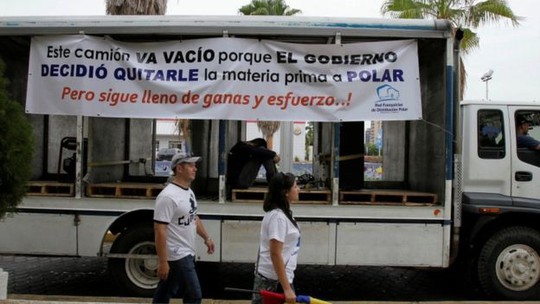 
Một địa điểm biểu tình phản đối của công nhân công ty bia Polar- nạn nhân mới nhất của khủng hoảng kinh tế Venezuela. Ảnh: Reuters
