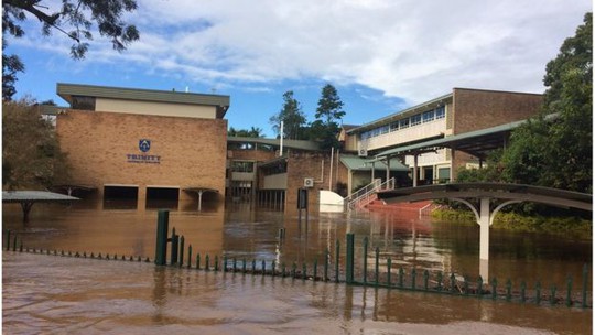 
Một phần cư dân của TP Lismore, bang New South Wales được sơ tán sau khi lũ tràn vào sông Wilson. Ảnh: Melissa Gulbin
