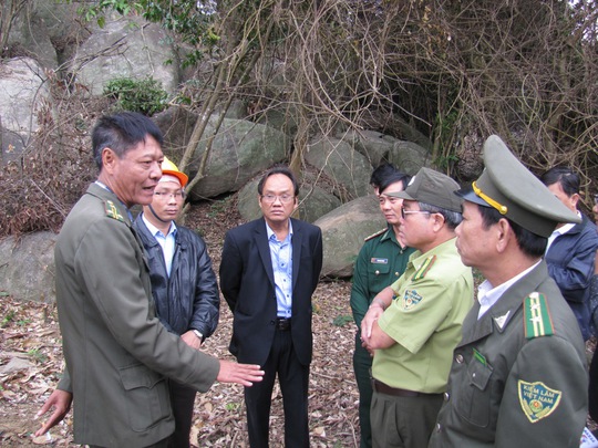 
Ông Trần Văn Thanh (hàng đầu, bên phải), bị cách chức
