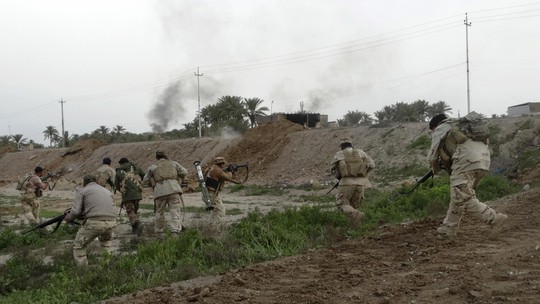 Lực lượng Iraq đối phó IS ở Ramadi. Ảnh: AP