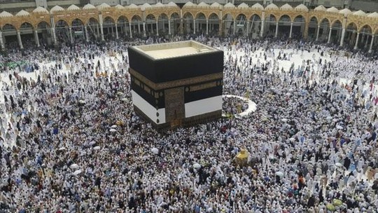 
Hơn 1.5 triệu tín đồ Hồi giáo tham gia lễ hành hương Hajj năm nay. Ảnh: Reuters

Ảnh: EPA
