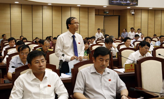 
Đại biểu Nguyễn Hoài Nam đề xuất mức khoán xe công bằng 70%-80% của định mức Bộ Tài chính đưa ra - Ảnh: PH
