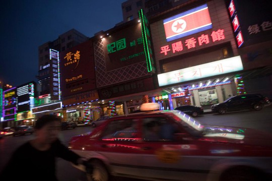 
Một nhà hàng của Triều Tiên ở Trung Quốc. Ảnh: Bloomberg
