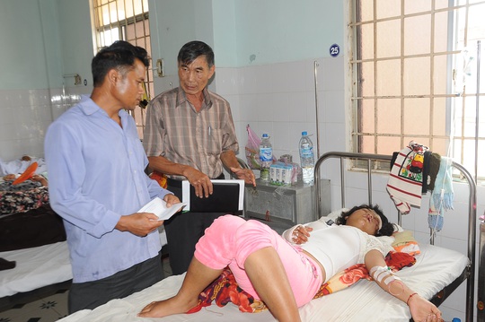 Một nạn nhân đang điều trị tại Bệnh viện đa khoa tỉnh Kon Tum