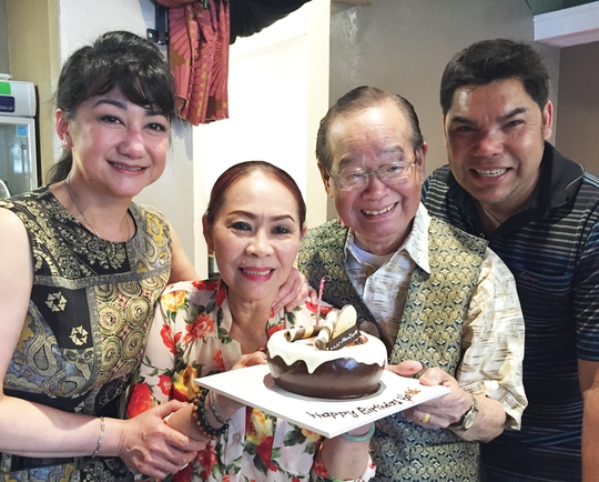 Danh hài Văn Chung và các nghệ sĩ: Thanh Thanh Tâm, Ngọc Đáng, Tuấn Châu trong ngày sinh nhật NS Ngọc Đáng