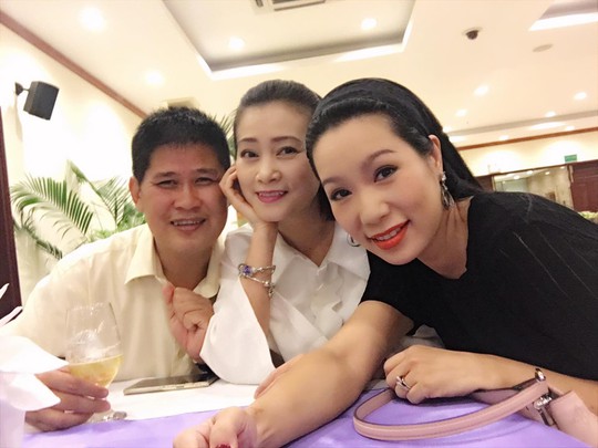 NSƯT Trịnh Kim Chi, Tuyết Thu và NS Phước Sang trong ngày họp mặt thầy cô trường NTSK II