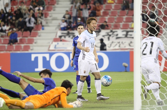 U23 Nhật Bản liên tục phá lưới Thái Lan